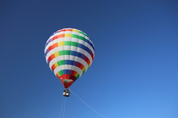 空に浮かぶ気球