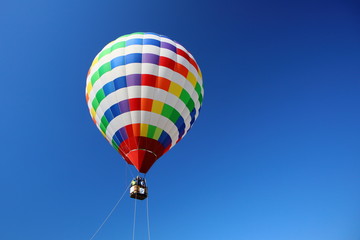 空に浮かぶ気球