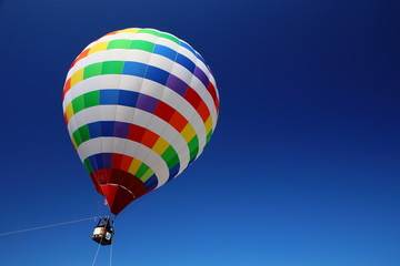 空に浮かぶ気球