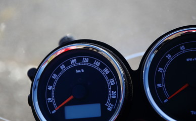 スピードメーター