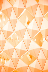 estructuras con formas geométricas en varios colores  blanco ,amarillo y ocre