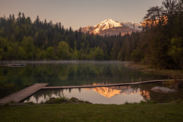 Fototapeta premium sunrise at the lake, crestasee