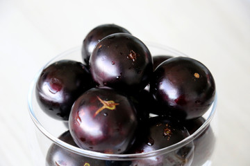 Jabuticaba or Jaboticaba is a purplish-black, white-pulped fruit that can be eaten raw or be used to make jellies, juice or wine.