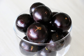 Jabuticaba or Jaboticaba is a purplish-black, white-pulped fruit that can be eaten raw or be used to make jellies, juice or wine.