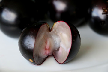 Jabuticaba or Jaboticaba is a purplish-black, white-pulped fruit that can be eaten raw or be used to make jellies, juice or wine.
