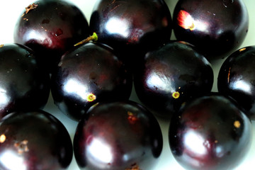 Jabuticaba or Jaboticaba is a purplish-black, white-pulped fruit that can be eaten raw or be used to make jellies, juice or wine.