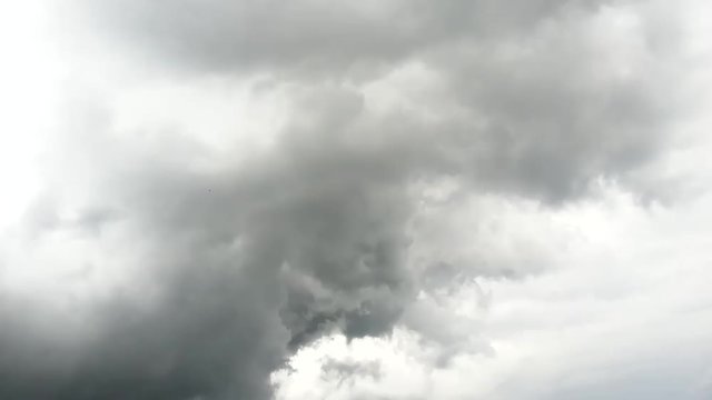 Time-lapse video,The sky with white clouds on a bright day 