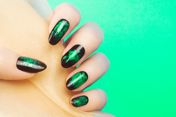 green nails manicure