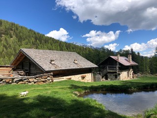 chalet montagna lago laghetto alpi Pejo 