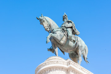 Obraz premium Equestrian statue of Vittorio Emanuele II - Monument Vittoriano or Altare della Patria. Rome, Italy
