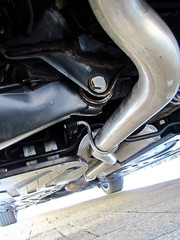 Tuning Auspuff Anlage aus dem Motor Sport an Fahrzeug mit Straßen Zulassung