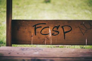 Bank mit FCSP bemalt