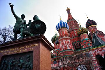 Fototapeta na wymiar MOSCOW, RUSSIA - MARCH 23,2014: Monument to Minin and Pozharsky, a bronze statue on Red Square in Moscow, Russia, in front of Saint Basil's Cathedral