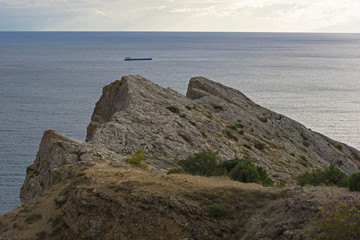 Fototapeta na wymiar View to the sea from the coastal cliff