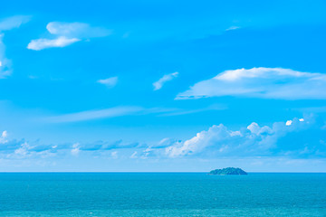Plakat Beautiful panoramic landscape or seascape ocean with white cloud on blue sky for leisure travel in holiday