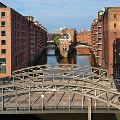 Hamburg Hafencity. Weltkulturerbe Speicherstadt mit Wasserschloss und Elbphilharmonie. Luftaufnahme