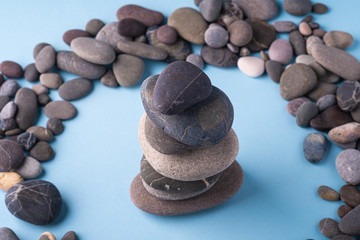 Fototapeta na wymiar Stack balance of pebbles calm therapy on blue background