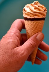 Tenir une glace