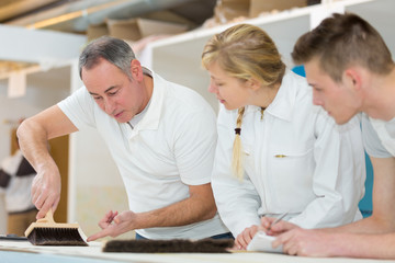 students watching technique to use wallpapering brush