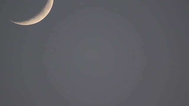 Luna che scende sullo schermo