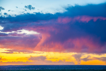 Naklejka premium Colorful Sunset Over Albuquerque New Mexico