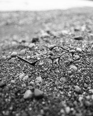 Lentes modernos en blanco y negro