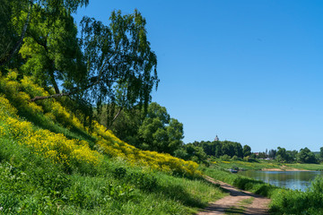 Таруса. Грунтовая дорога вдоль реки Оки.