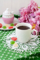 Obraz na płótnie Canvas A tasty break: a cup of tea with jelly beans.