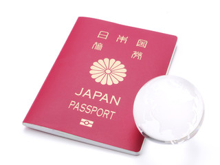 パスポートとクリスタルの地球