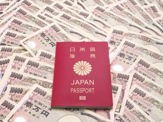 パスポートと日本の紙幣