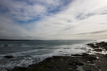 raue Küstenlinie in Irland