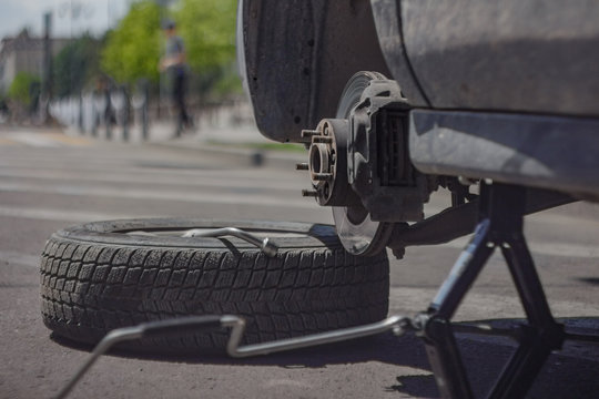 wheelless machine with a lying spare wheel
