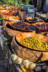Olives sur un marché provençal.