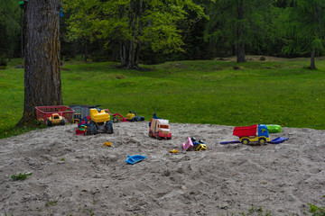 Spielzeug Sandkasten im Wald