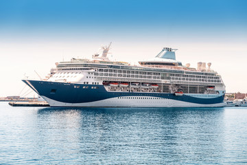 Fototapeta na wymiar Large Cruise ship parked at big resort bay. Travel and vacation concept