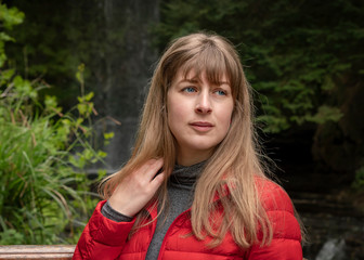 Obraz premium Portrait shot of a young 25 year old woman in the nature - travel photography