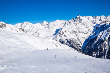 Fototapeta na wymiar Ski slope in Alp mountains and beautiful sunny day in Tirol, Austria. 