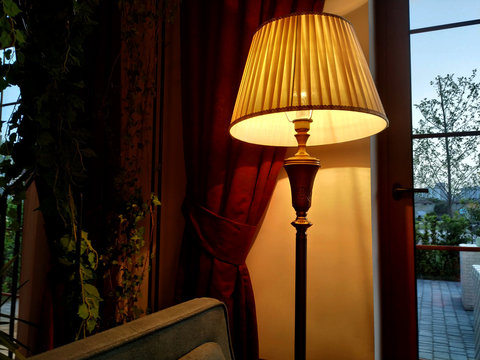 Decorative tripos standing light  at night/ FLOOR LAMP