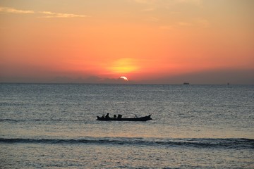 Naklejka premium sunset at sea