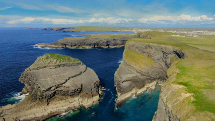 Fototapeta na wymiar Awesome landscape at the Cliffs of Kilkee in Ireland - travel photography