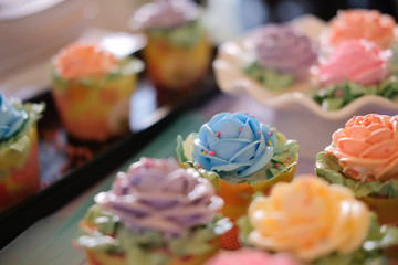wedding birthday cupcakes with sweet rose flower