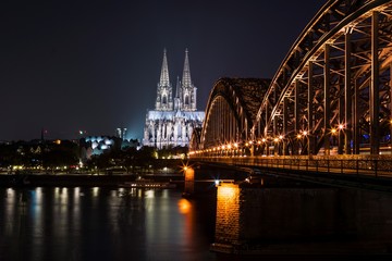Fototapeta premium Cologne Dom with Hohenzollernbridge in night