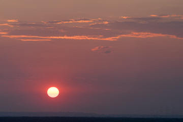 Sonnenuntergang über den Weinbergen der hessischen Bergstrasse