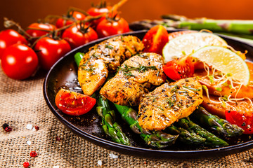 Grilled chicken strips and vegetables