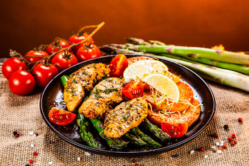 Grilled chicken strips and vegetables