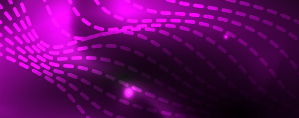 Obraz premium Dymne świecące fale w ciemności. Ciemne tło z neonowymi kolorami światła i falistymi liniami. Wektor