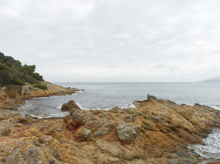 Fototapeta na wymiar Cap lardier en Provence-Var-côte-d'Azur. Sentier littoral de la plage de Gigaro à la pointe de Brouis