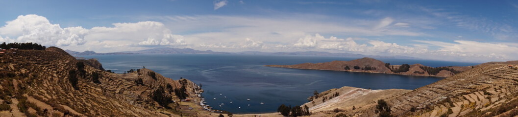 Obraz premium panorama of lake titicaca on sun island, bolivia