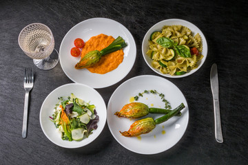 ズッキーニ　green and yellow vegetable zucchini