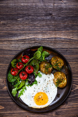 Fried egg, boiled potatoes and vegetables